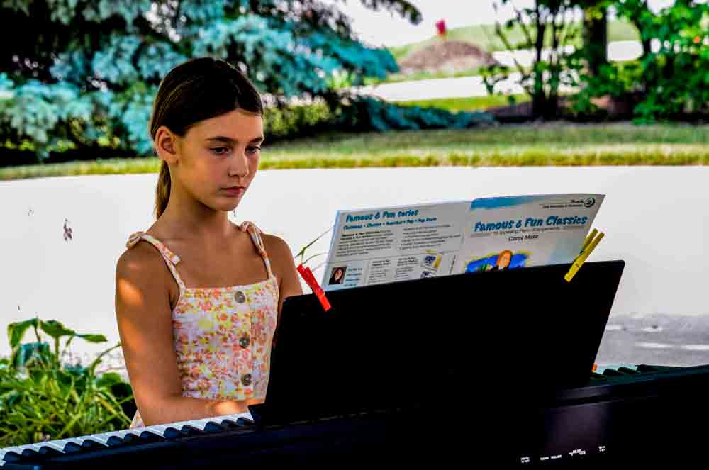 girl-under-tree-playing-piano